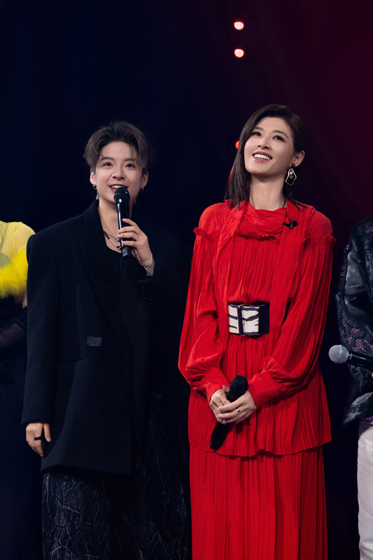 5苏慧伦与Amber 刘逸云合唱〈被动〉