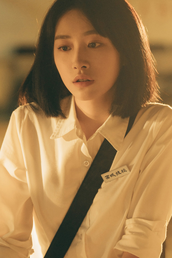 杨肸子佘珍珍校服照