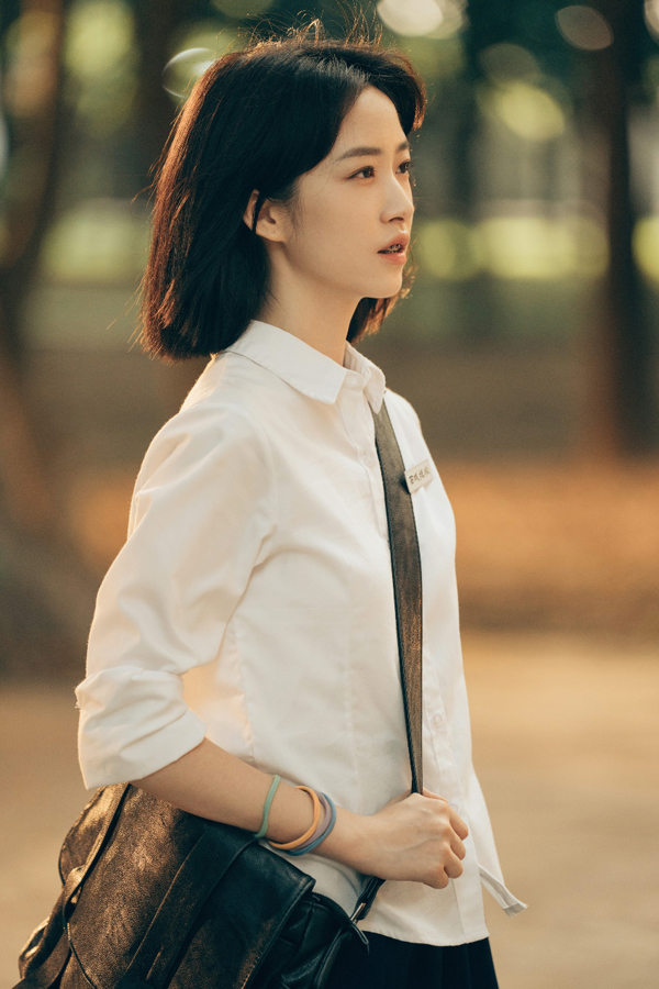 杨肸子饰演佘珍珍