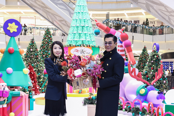2古天乐亮相