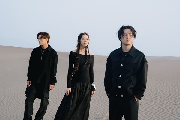 图01:Z世代天团告五人跨海拍〈黑夜狂奔〉MV史诗级视觉大作。(相信音乐提供)